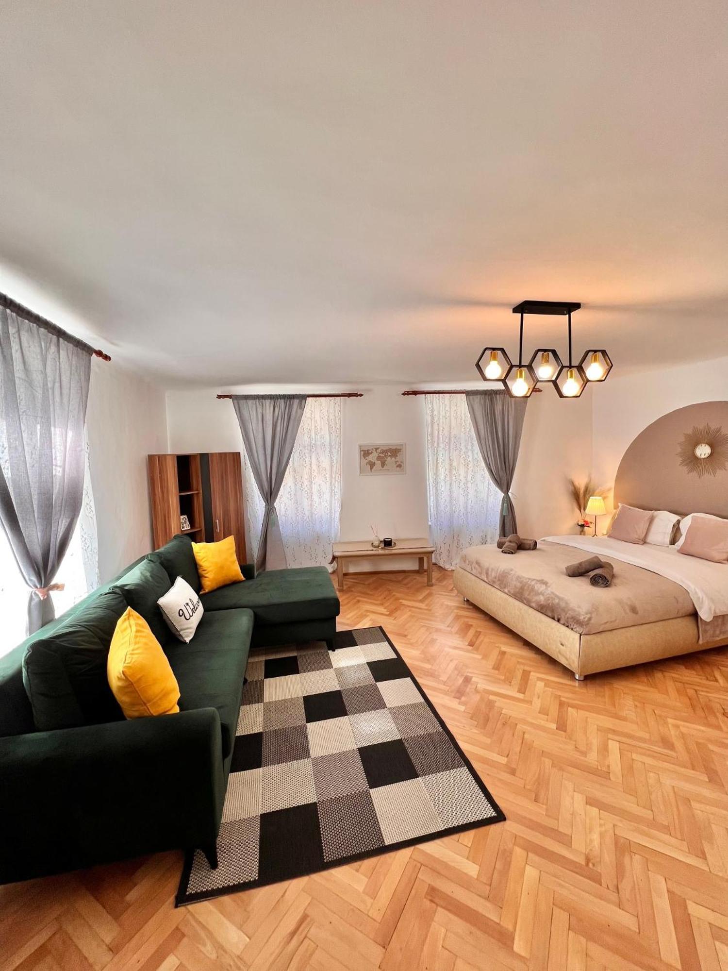 Old Town City Center Apartments Braşov Buitenkant foto