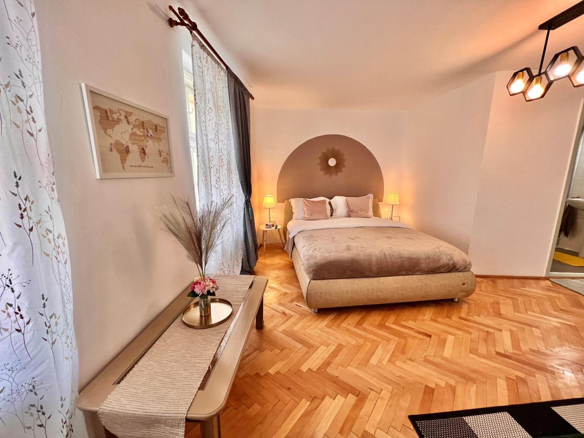 Old Town City Center Apartments Braşov Buitenkant foto