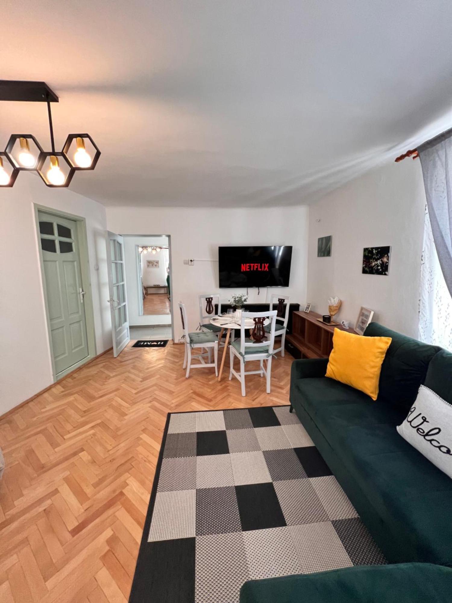 Old Town City Center Apartments Braşov Buitenkant foto