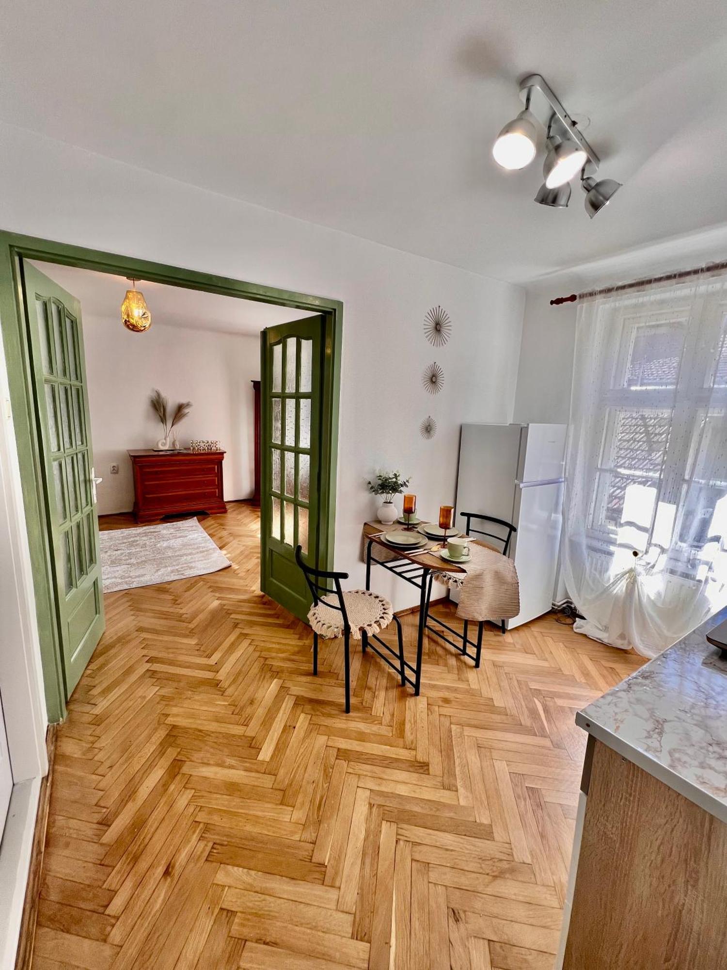 Old Town City Center Apartments Braşov Buitenkant foto