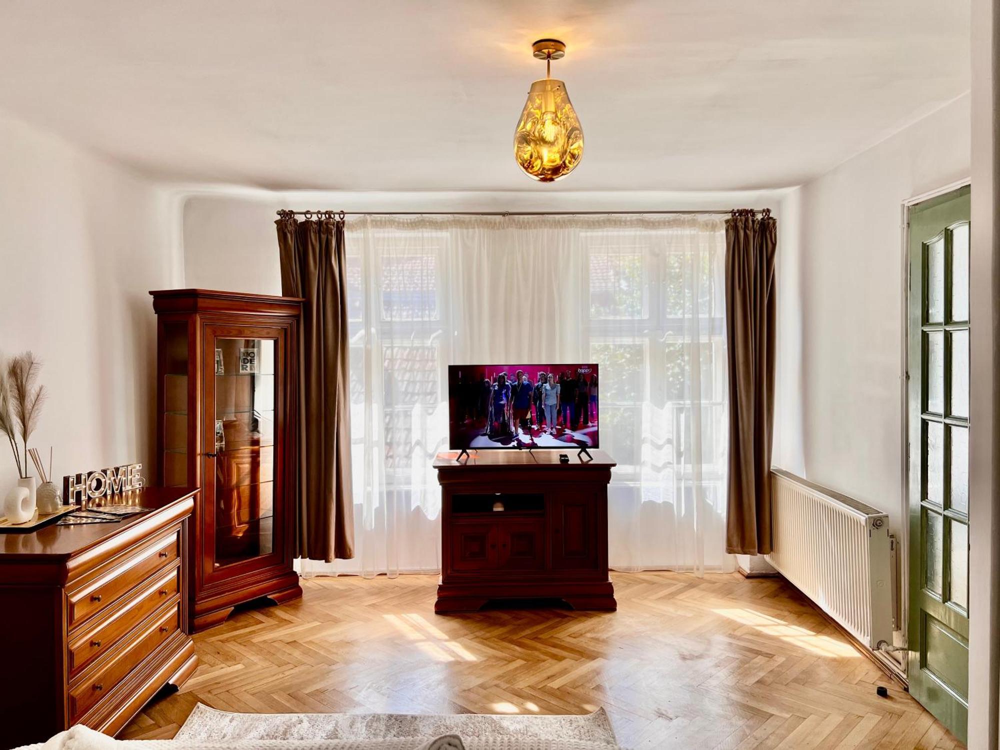 Old Town City Center Apartments Braşov Buitenkant foto