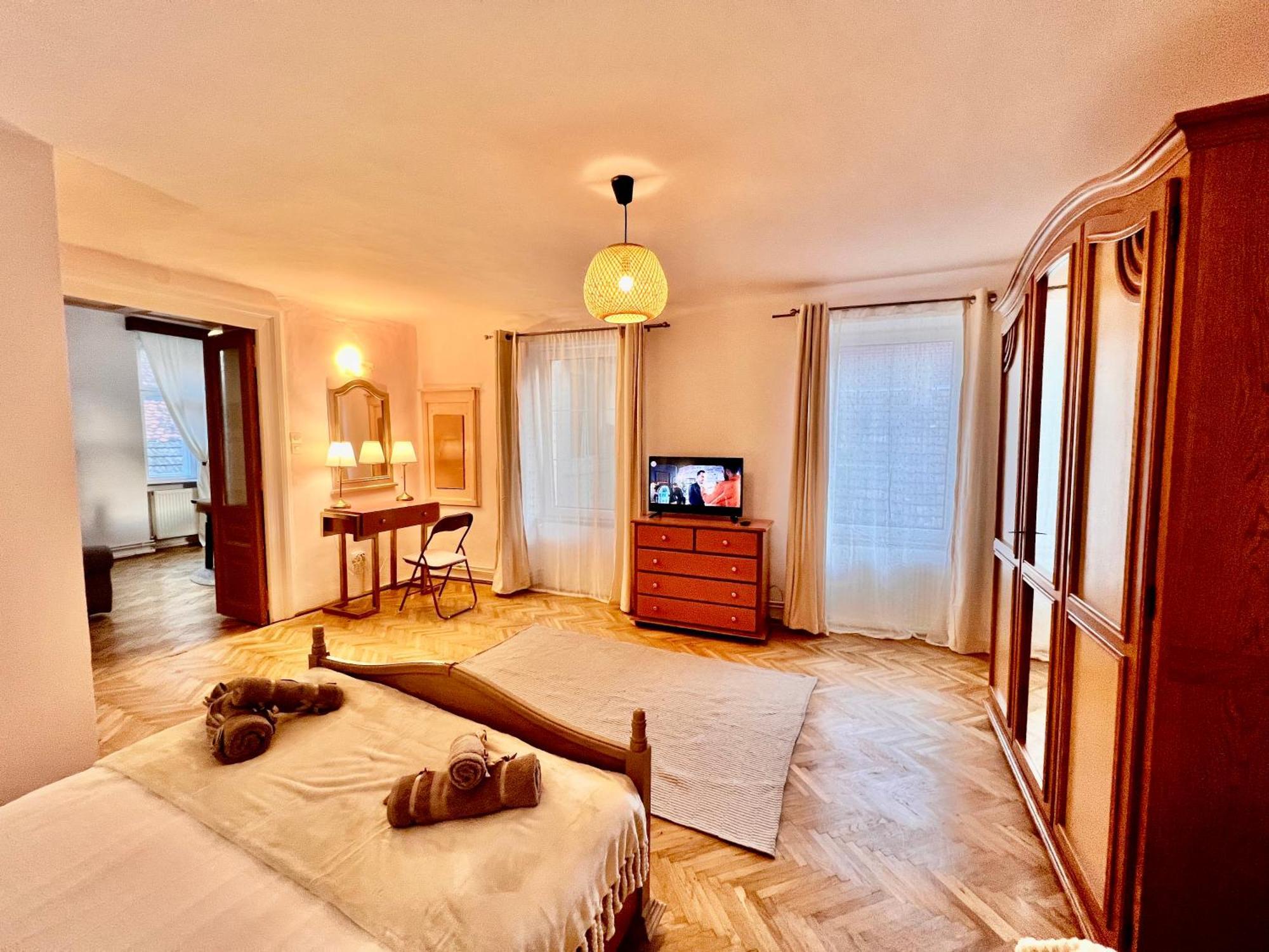 Old Town City Center Apartments Braşov Buitenkant foto