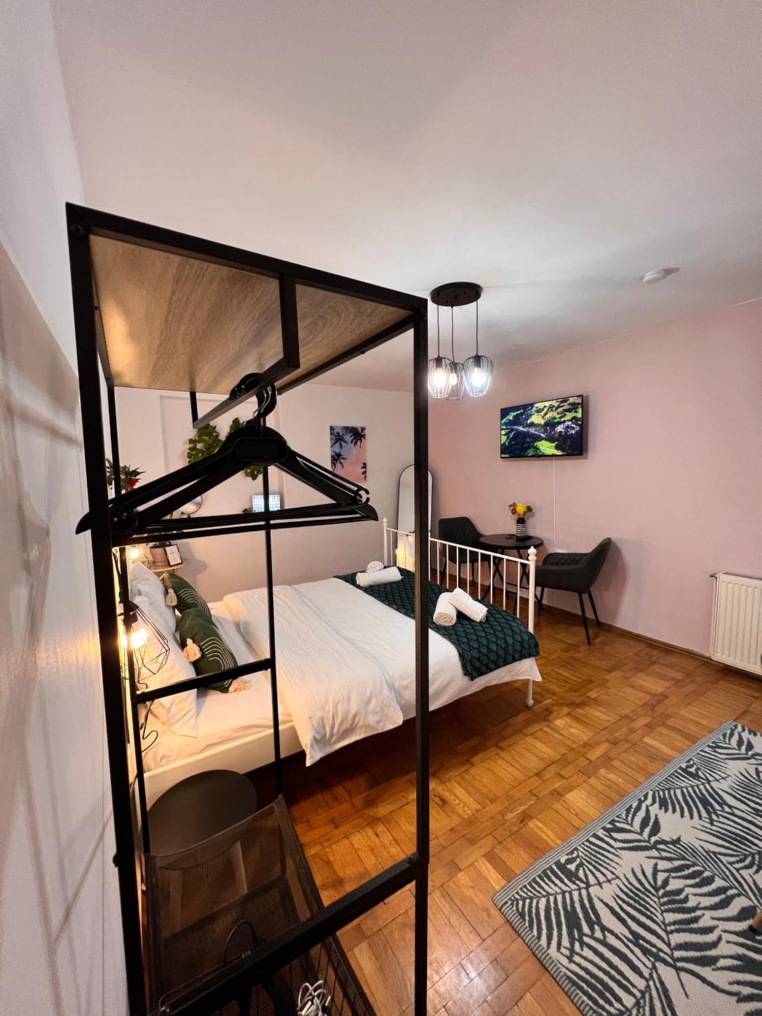 Old Town City Center Apartments Braşov Buitenkant foto