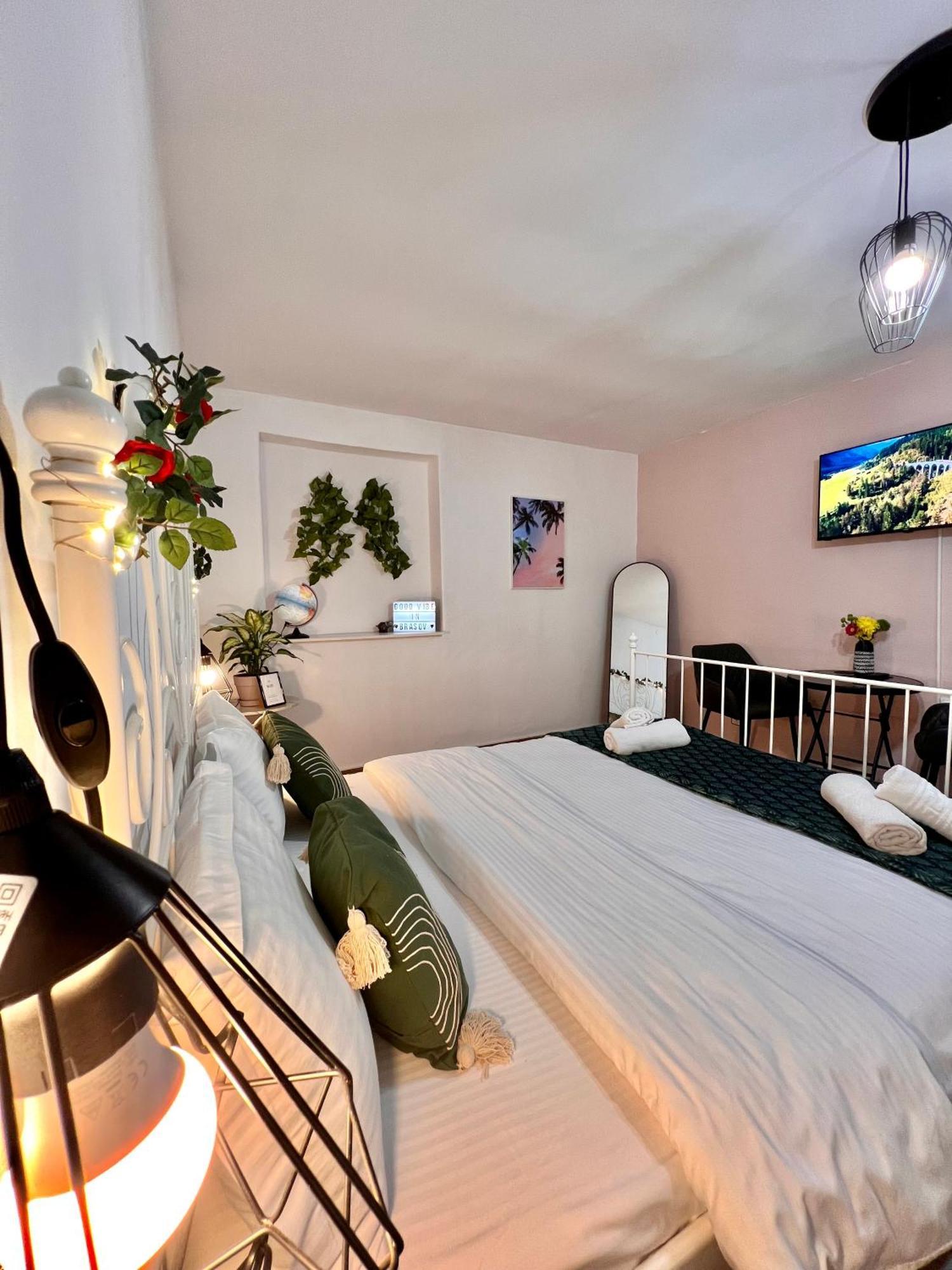 Old Town City Center Apartments Braşov Buitenkant foto