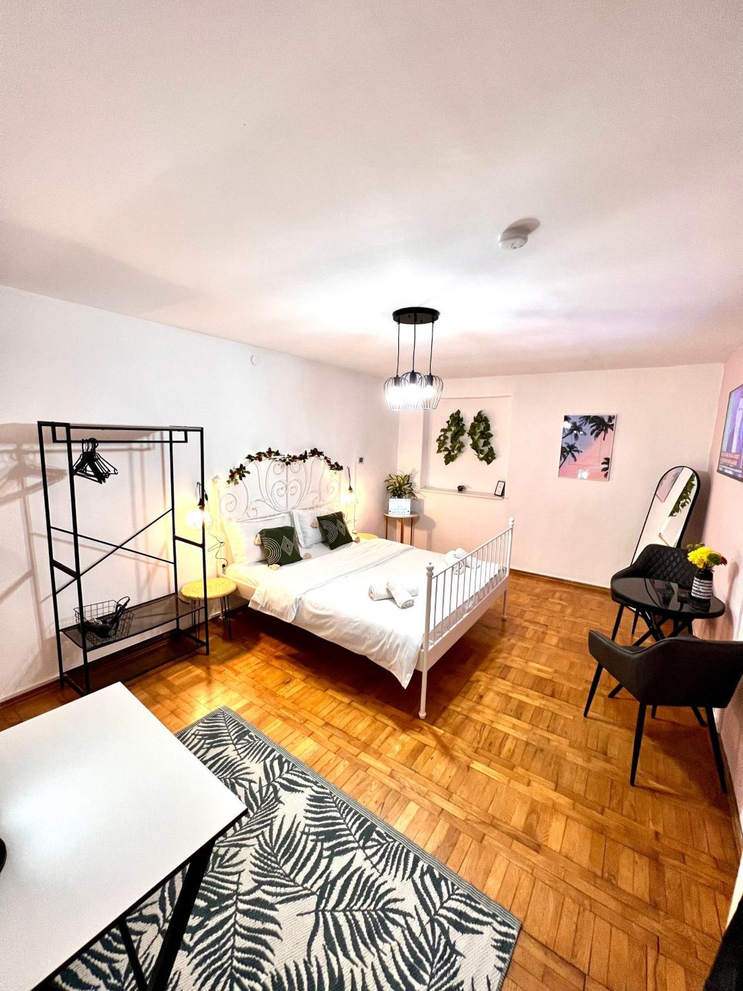 Old Town City Center Apartments Braşov Buitenkant foto