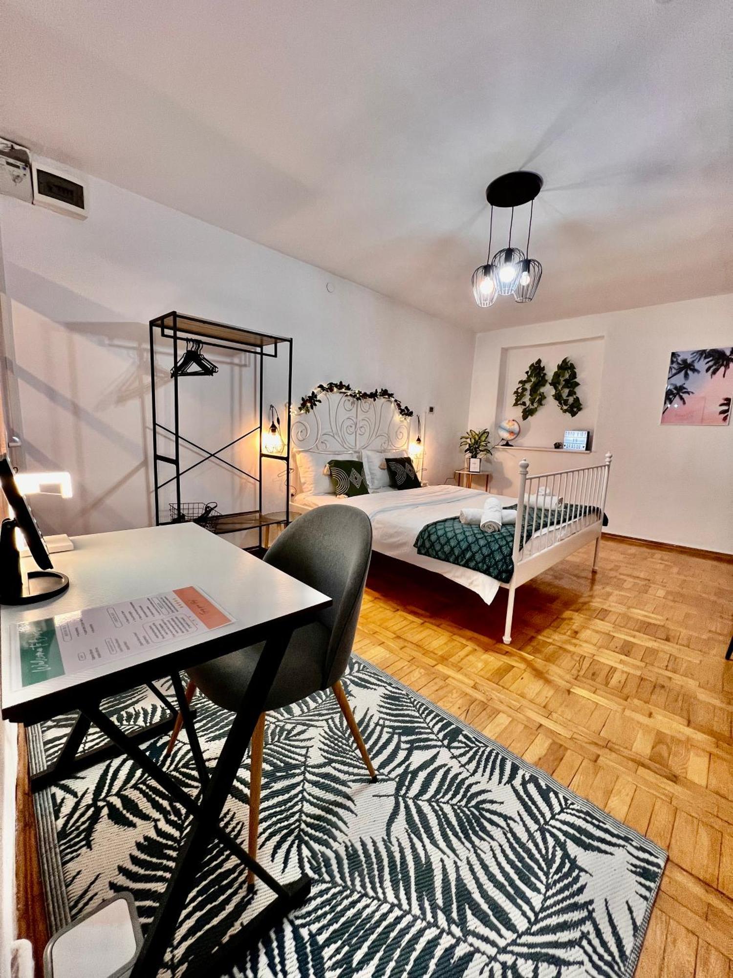 Old Town City Center Apartments Braşov Buitenkant foto